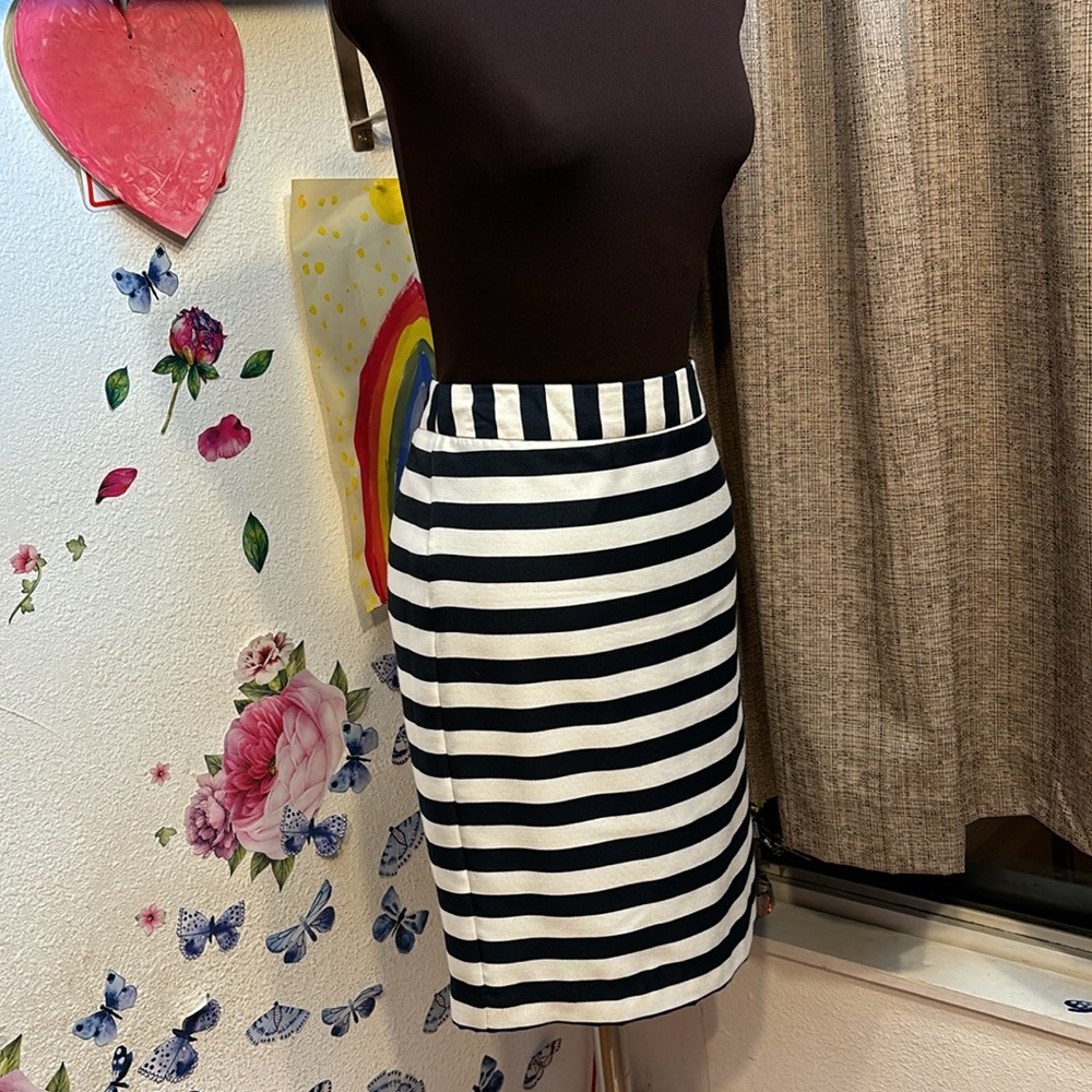 Worthington, black/white stripe retro/casual pull on pencil mini skirt. Size 10. - Picture 11 of 17